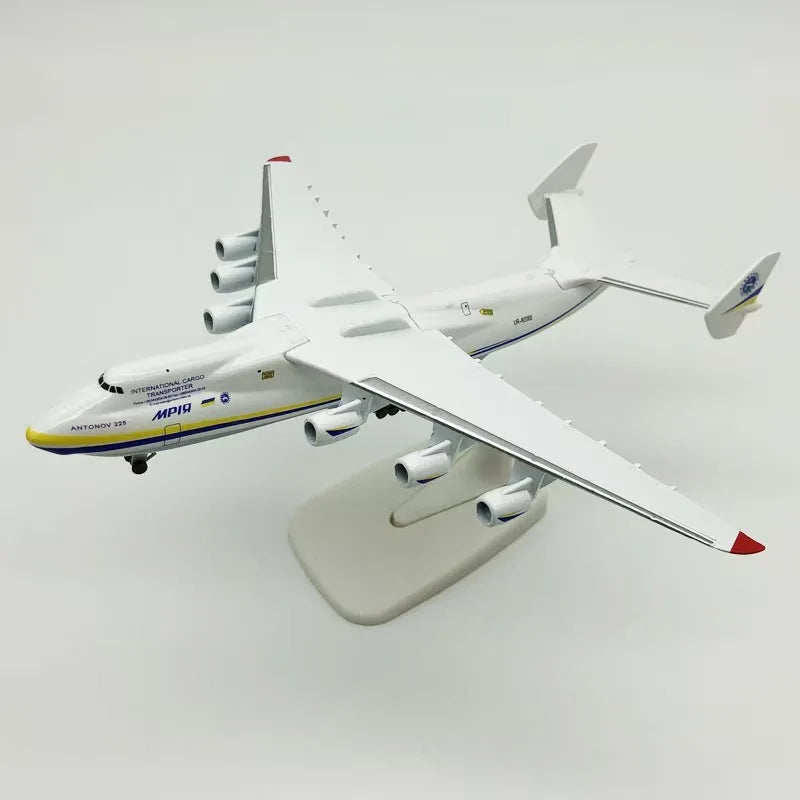 Miniatura de Avião Antonov An-225 Mriya em Metal (20cm - Escala 1:400)