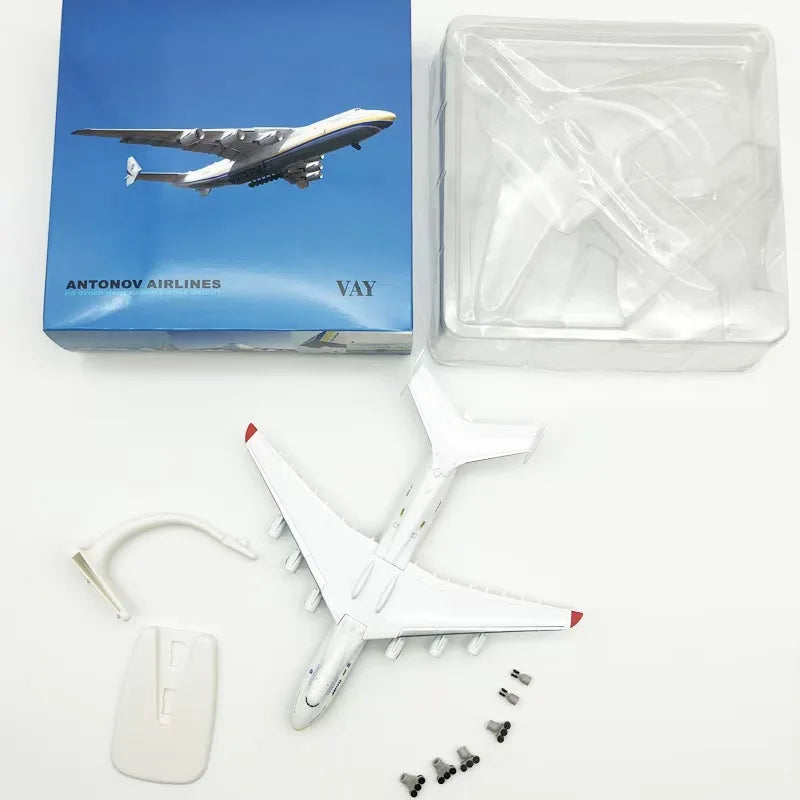 Miniatura de Avião Antonov An-225 Mriya em Metal (20cm - Escala 1:400)