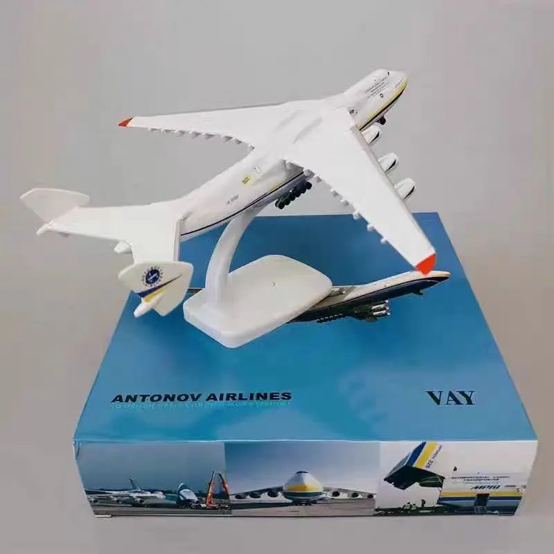 Miniatura de Avião Antonov An-225 Mriya em Metal (20cm - Escala 1:400)