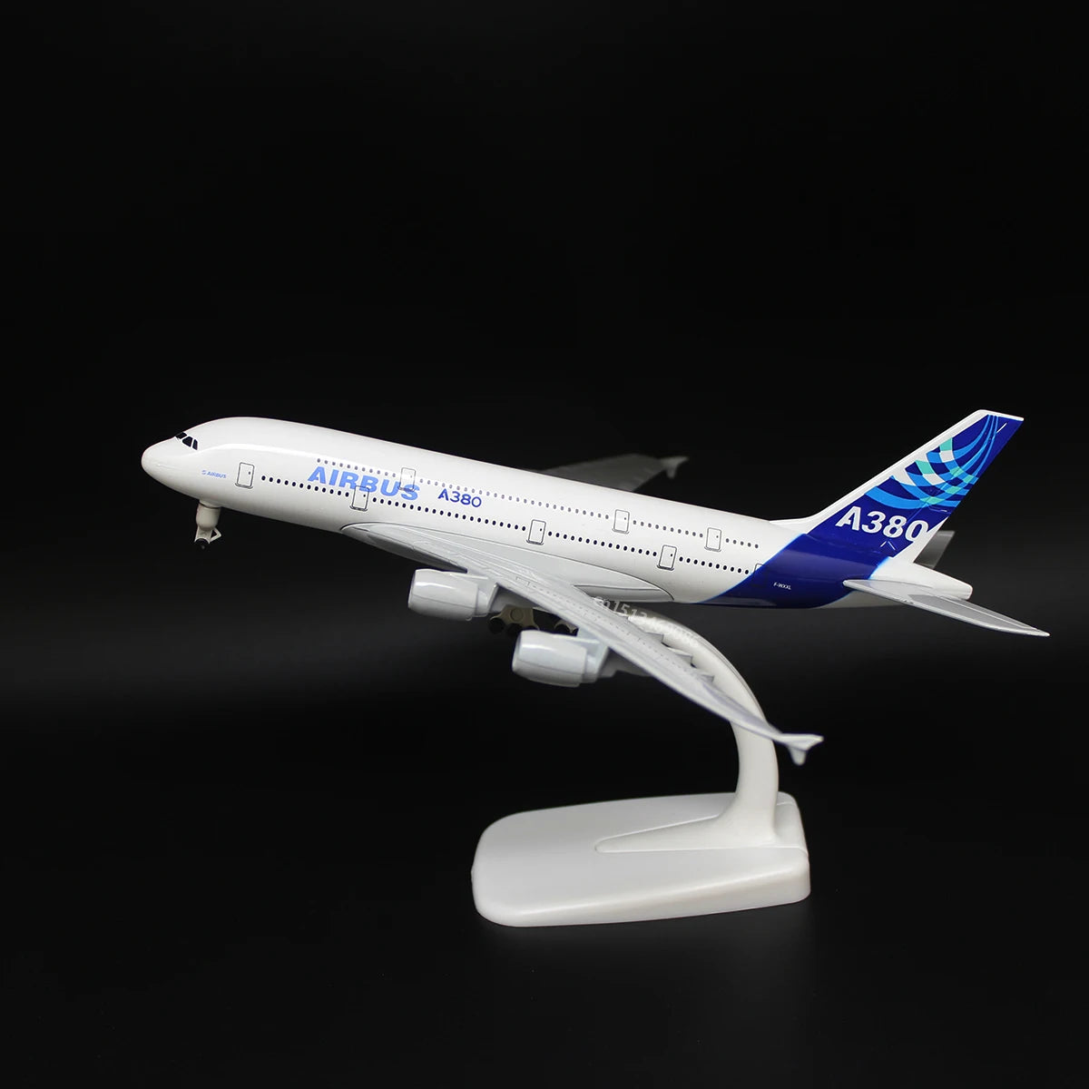 Miniatura de Avião em Metal 20cm Coleção Airbus, Concorde e Beluga