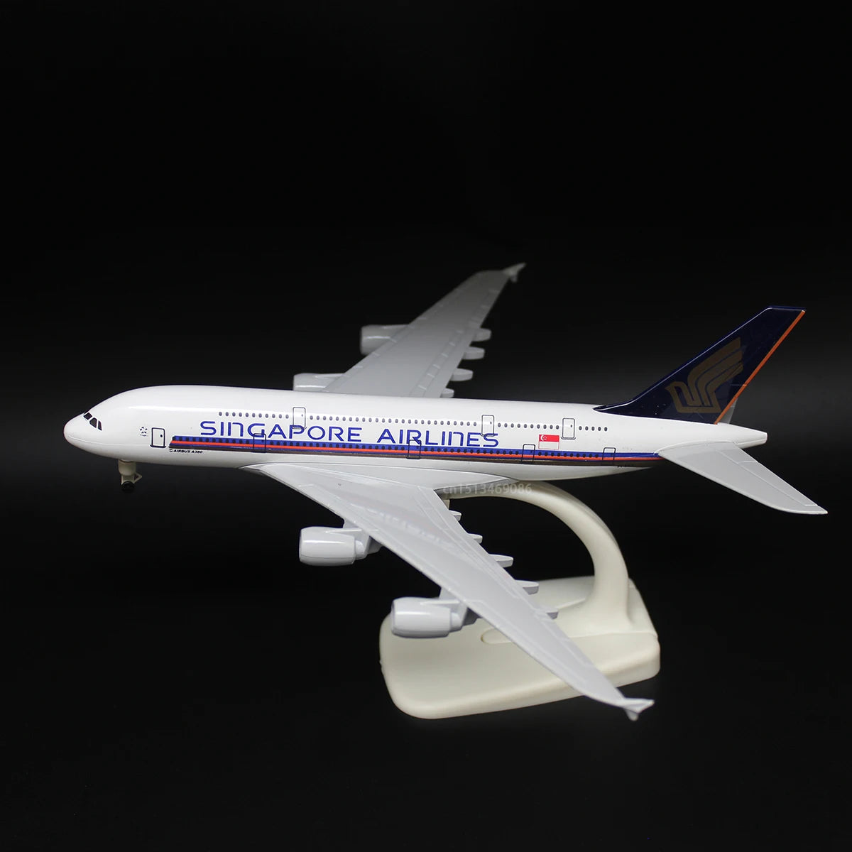 Miniatura de Avião em Metal 20cm Coleção Airbus, Concorde e Beluga