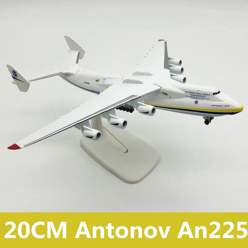 Miniatura de Avião Antonov An-225 Mriya em Metal (20cm - Escala 1:400)